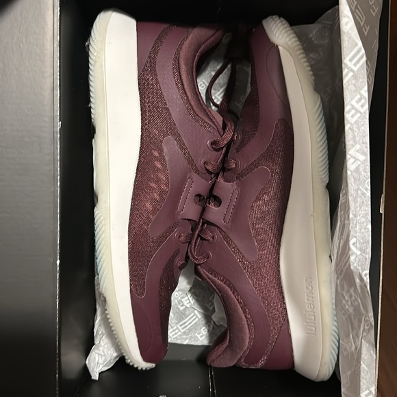 BNIB Lululemon Trainers - Picture 6 of 6